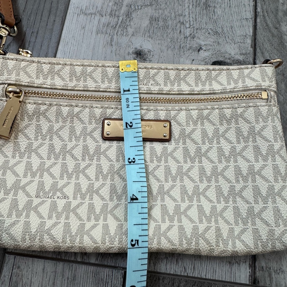 Michael Kors Wristlet White with Gold Hardware Purse Bag - Picture 3 of 7